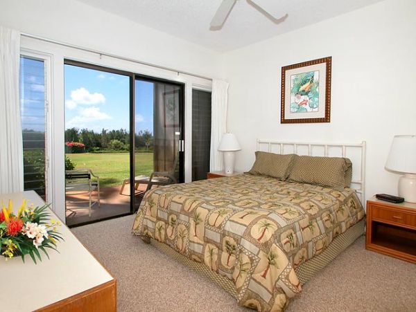 Kauai Oceanfront Vacation Rental Wailua Beachfront Condo with Lanai & Pool