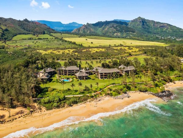 Kauai Oceanfront Vacation Rental Wailua Beachfront Condo with Lanai & Pool
