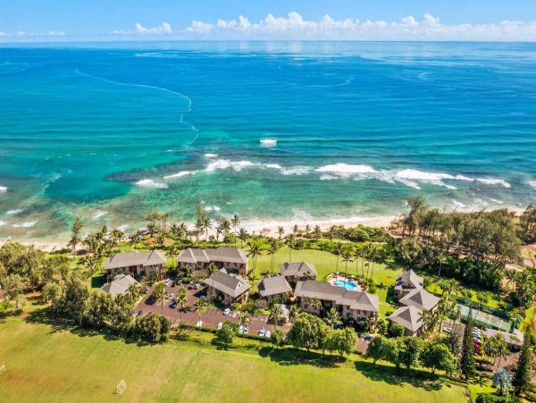 Kauai Oceanfront Vacation Rental Wailua Beachfront Condo with Lanai & Pool