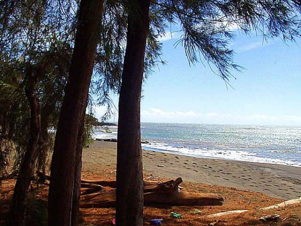 Kauai Oceanfront Four Bedroom Vacation Rental Home