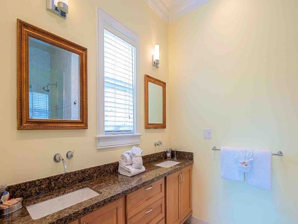 Luxurious Tropical Retreat with a Pool in the Heart of Old Town Key West