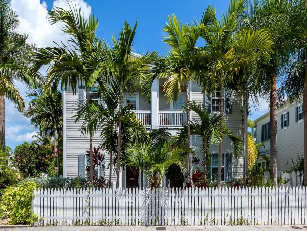 Luxurious Tropical Retreat with a Pool in the Heart of Old Town Key West