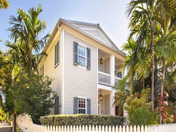 Luxurious Tropical Retreat with a Pool in the Heart of Old Town Key West