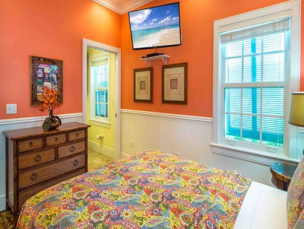 Luxurious Tropical Retreat with a Pool in the Heart of Old Town Key West