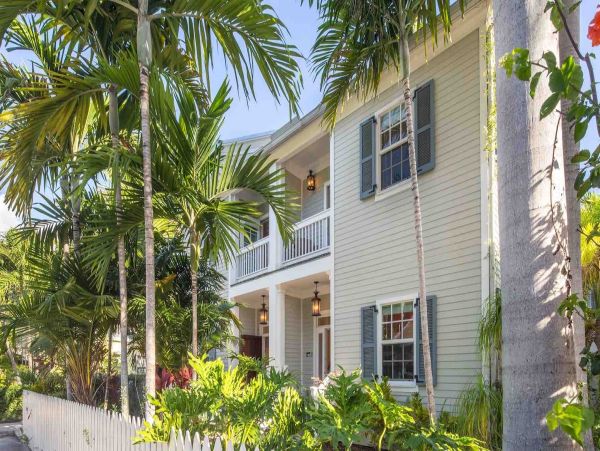 Luxurious Tropical Retreat with a Pool in the Heart of Old Town Key West
