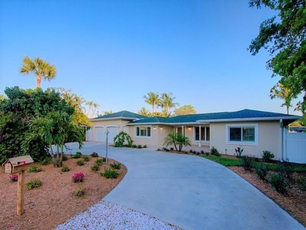 Fort Myers Vacation Rental Home with Private Pool Sleeps 6