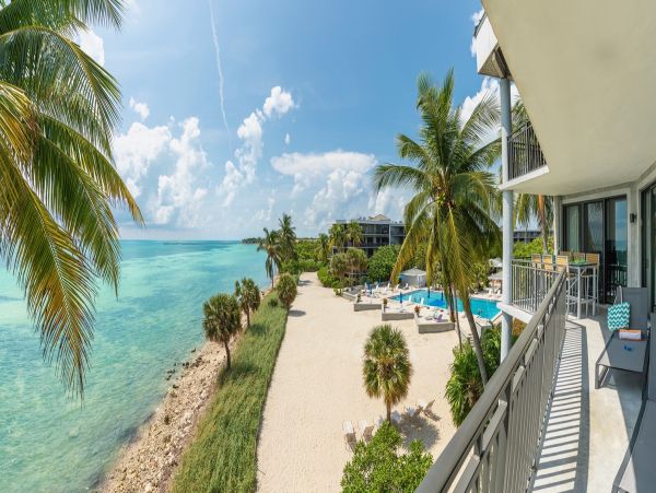 Luxury 3 Bedroom Vacation Condo with Panoramic Ocean Views