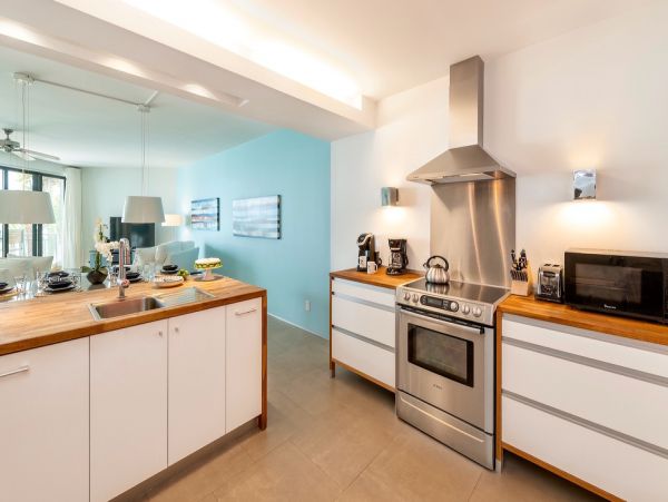 Luxury 3 Bedroom Vacation Condo with Panoramic Ocean Views