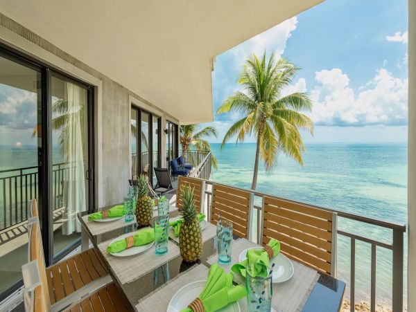 Luxury 3 Bedroom Vacation Condo with Panoramic Ocean Views