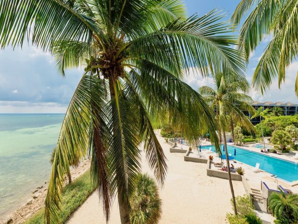 Luxury 3 Bedroom Vacation Condo with Panoramic Ocean Views