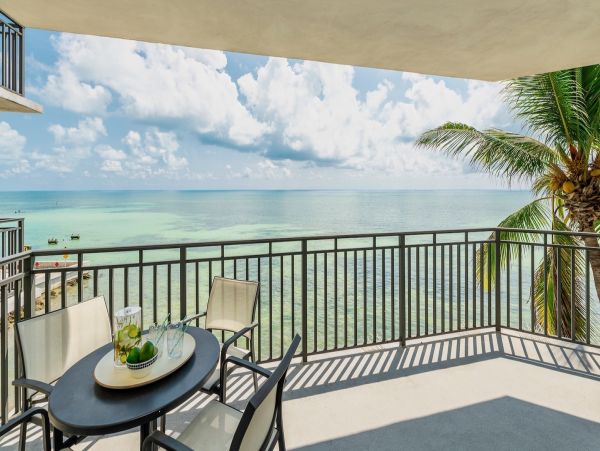 Luxury 3 Bedroom Vacation Condo with Panoramic Ocean Views