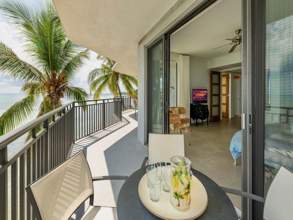 Luxury 3 Bedroom Vacation Condo with Panoramic Ocean Views