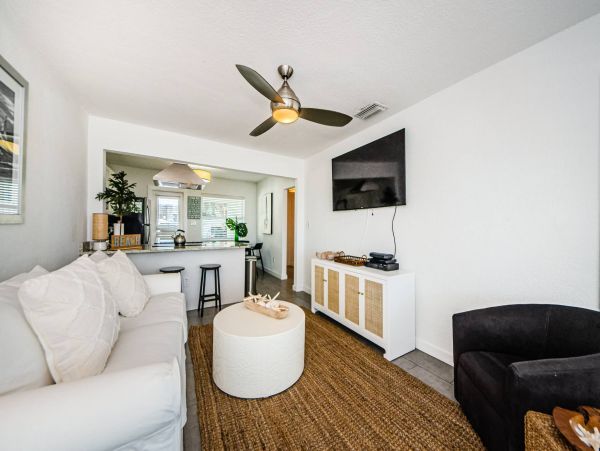 Lovely Beachfront Duplex with 4 Bedrooms Sleeps 8