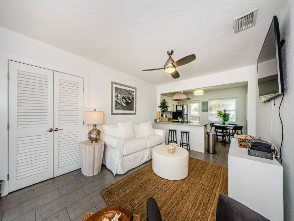 Lovely Beachfront Duplex with 4 Bedrooms Sleeps 8
