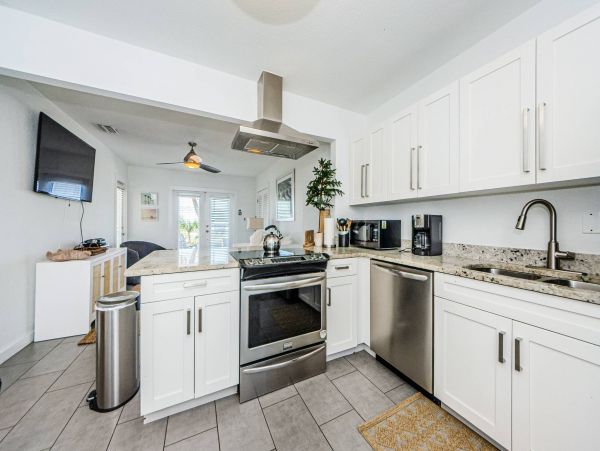 Lovely Beachfront Duplex with 4 Bedrooms Sleeps 8