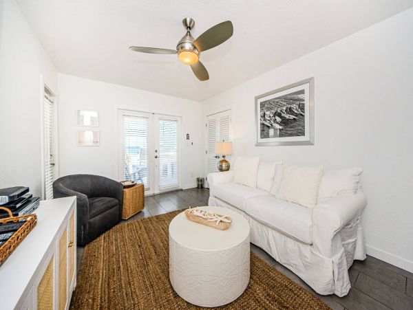 Lovely Beachfront Duplex with 4 Bedrooms Sleeps 8