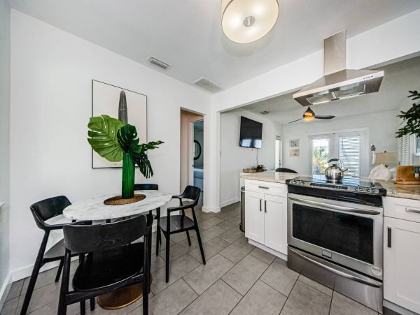 Lovely Beachfront Duplex with 4 Bedrooms Sleeps 8