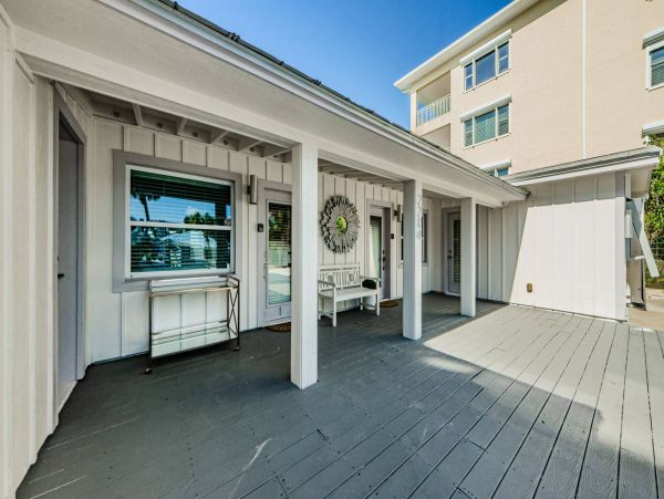 Lovely Beachfront Duplex with 4 Bedrooms Sleeps 8