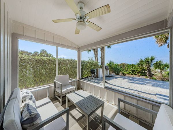 Lovely Beachfront Duplex with 4 Bedrooms Sleeps 8