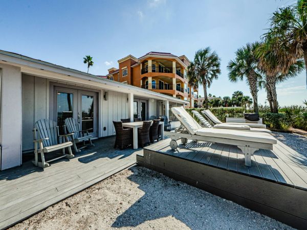 Lovely Beachfront Duplex with 4 Bedrooms Sleeps 8