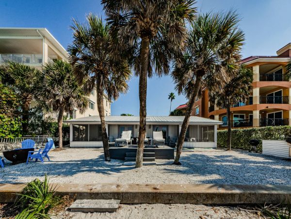 Lovely Beachfront Duplex with 4 Bedrooms Sleeps 8