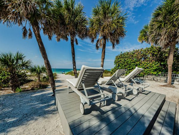 Lovely Beachfront Duplex with 4 Bedrooms Sleeps 8