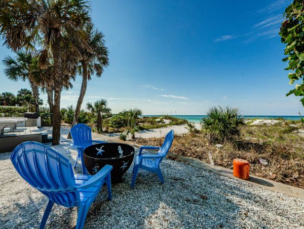Lovely Beachfront Duplex with 4 Bedrooms Sleeps 8