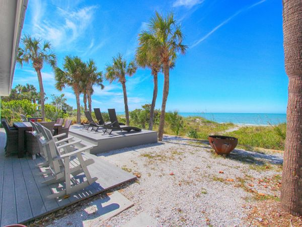 Lovely Beachfront Duplex with 4 Bedrooms Sleeps 8