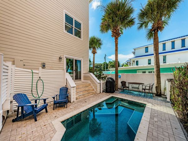 Stunning Vacation Home in Indian Rocks Beach Sleeps 12