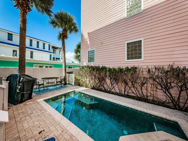 Stunning Vacation Home in Indian Rocks Beach Sleeps 12