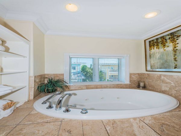Stunning Vacation Home in Indian Rocks Beach Sleeps 12