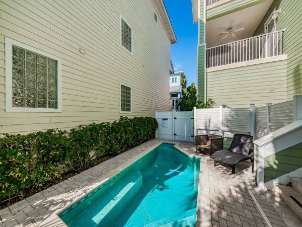 Four Bedroom Home in Indian Rocks Beach with Pool