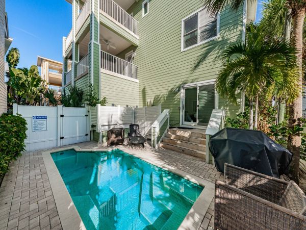 Four Bedroom Home in Indian Rocks Beach with Pool