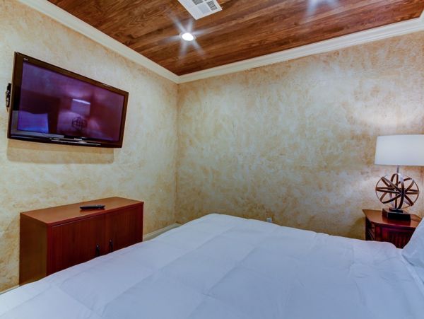 https://s3.us-east-2.amazonaws.com/emerald-kite-photos/957988/larger/311894/vacation-rental-thumb.jpg