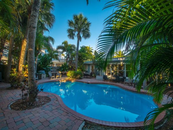 Clearwater 3 Bedroom Rental With Shared Pool Walk To Beach