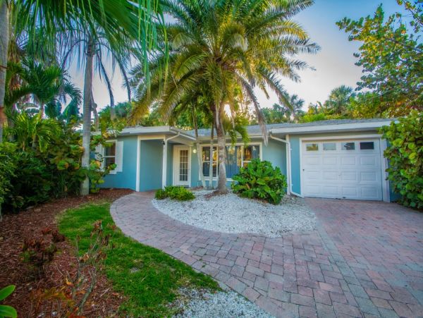Clearwater 3 Bedroom Rental With Shared Pool Walk To Beach