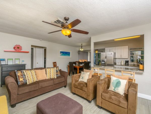Clearwater 3 Bedroom Rental With Shared Pool Walk To Beach