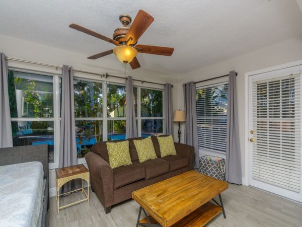 Clearwater 3 Bedroom Rental With Shared Pool Walk To Beach
