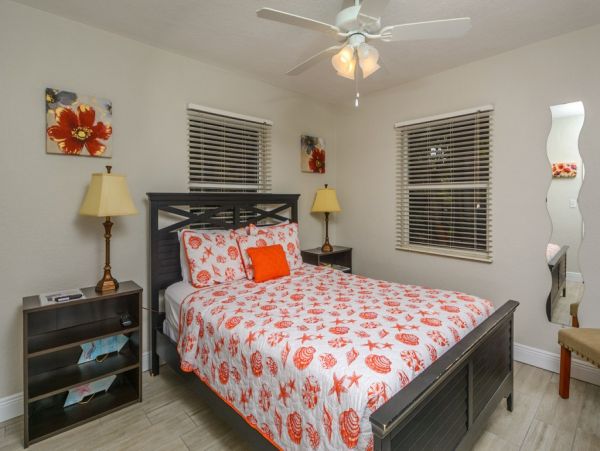 Clearwater 3 Bedroom Rental With Shared Pool Walk To Beach