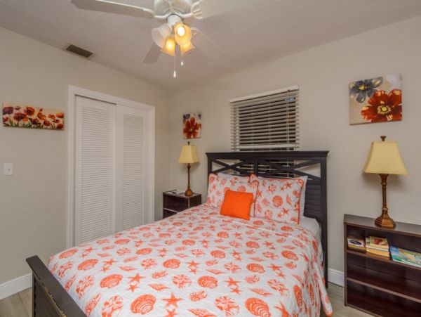 Clearwater 3 Bedroom Rental With Shared Pool Walk To Beach