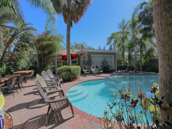 Clearwater 3 Bedroom Rental With Shared Pool Walk To Beach