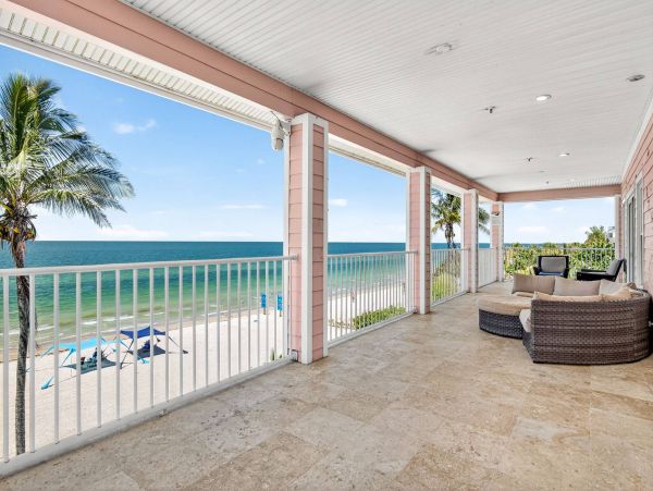 Stunning Home Directly on the Beach