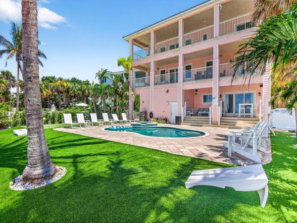 Stunning Home Directly on the Beach