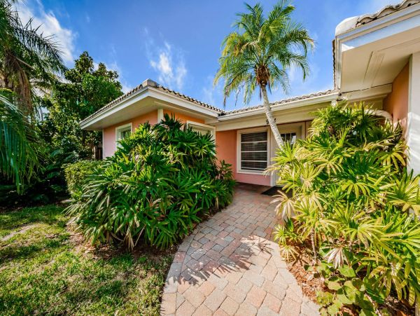 Charming Vacation Rental with Pool Ideal For Family Gatherings