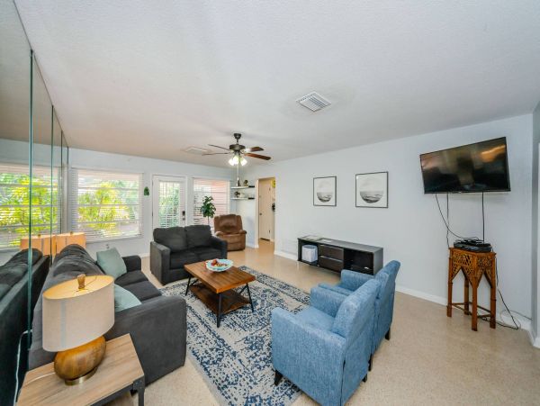 Charming Vacation Rental with Pool Ideal For Family Gatherings