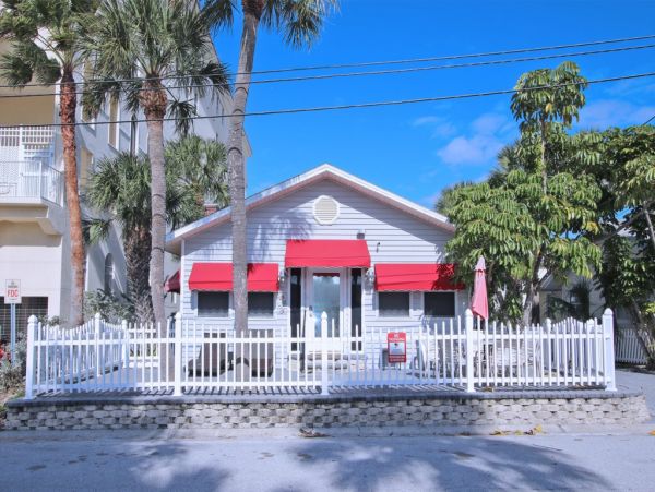 Three Bedroom Plus Den Clearwater Rental with Private Pool