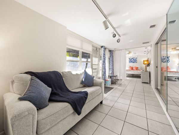 Clearwater Three Bedroom Vacation Home Sleeps Twelve