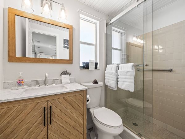 Clearwater Three Bedroom Vacation Home Sleeps Twelve