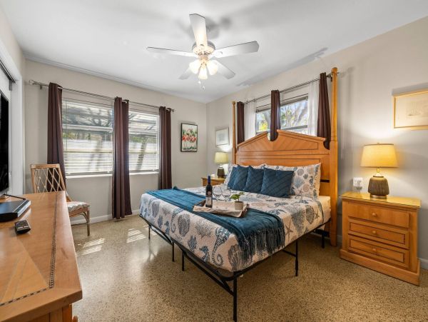 Clearwater Three Bedroom Vacation Home Sleeps Twelve