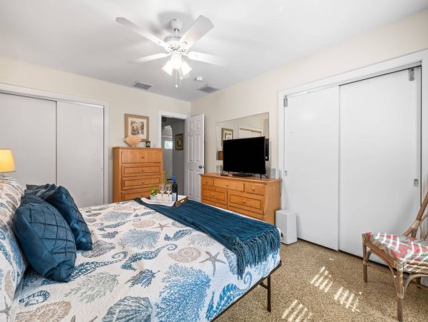 Clearwater Three Bedroom Vacation Home Sleeps Twelve
